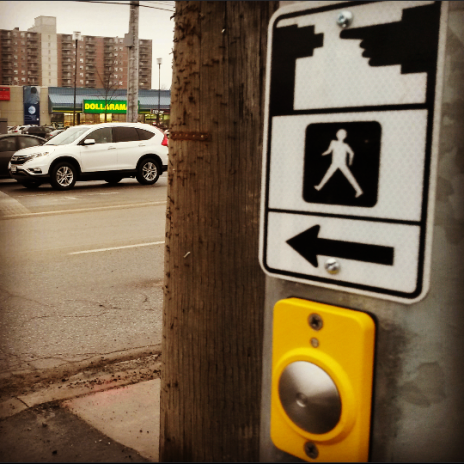 Pedestrians can cross safely. A traffic light seen here on Friday, Jan. 15, 2016, has been installed at the corner of Lakeshore Rd. and Hampton Cr. (Photo: Kelly Roche/QEW South Post)